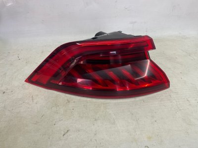 Фонарь Audi Q8 2021