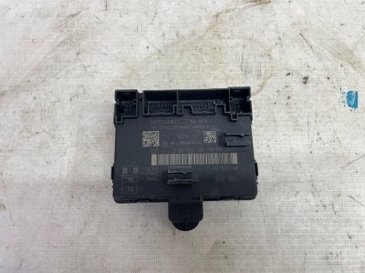 Блок управления двери Audi Q8 2021
