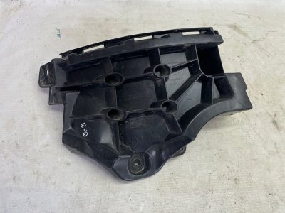 Кронштейн бампера Audi Q8 2021