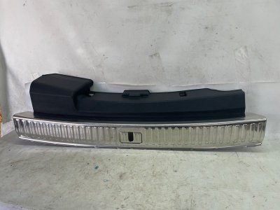 Панель замка багажника Audi Q8 2021
