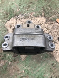 Подушка двигателя VOLKSWAGEN TIGUAN 2008 5N1