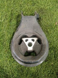 Подушка кпп Mazda 3 BL