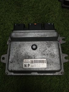 Блок управления двс Nissan Serena