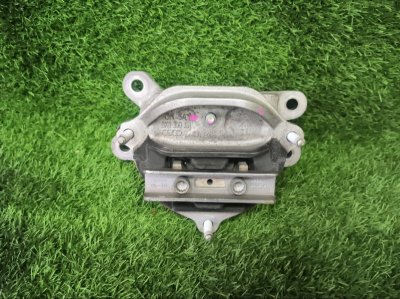 Подушка кпп AUDI A4 B8