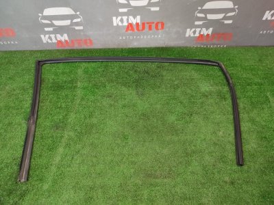 Уплотнитель стекла перед. прав. направляющий Kia Rio 3 2013 HB