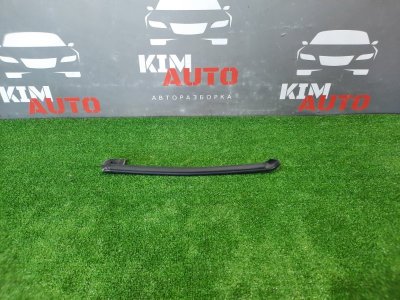 Уплотнитель двери Lada X-Ray Cross 2022