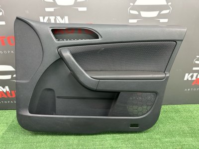 Обшивка двери передней правой Skoda Yeti 2011