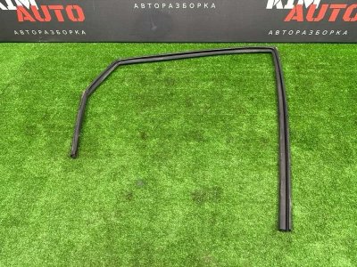 Уплотнитель стекла зад.прав. направляющий Hyundai Tucson 2007 JM