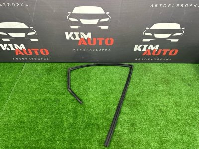 Уплотнитель стекла направляющий Kia Ceed 1 HB 2011 ED