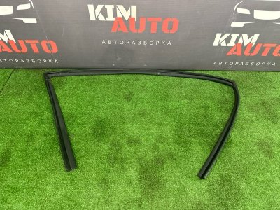 Уплотнитель стекла направляющий Kia Rio X 2021