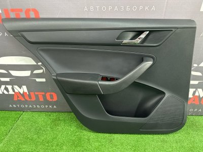 Обшивка двери Skoda Rapid 2016