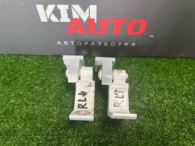 Петли двери Skoda Rapid 2016