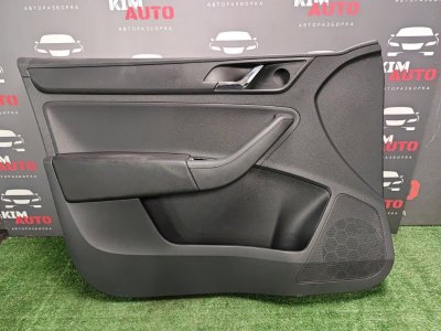 Обшивка двери Skoda Rapid 2016