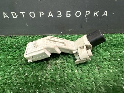 Датчик положения коленвала Skoda Yeti 2011