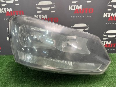 Фара с повреждениями Skoda Yeti 2014