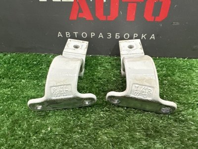 Петли крышки багажника Skoda Octavia 2014 A7