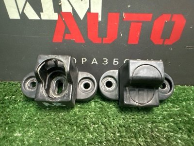 Отбойник крышки багажника Skoda Yeti 2014