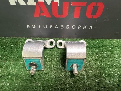Петли крышки багажника Skoda Yeti 2014
