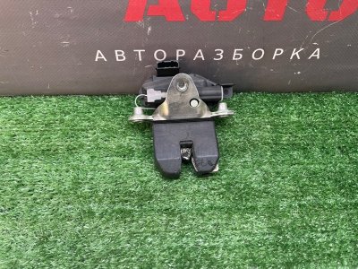 Замок крышки багажника Skoda Fabia 2 2011