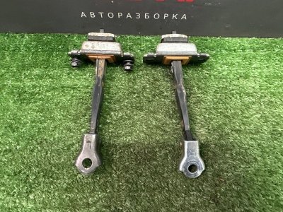 Ограничитель двери Kia Rio X 2021