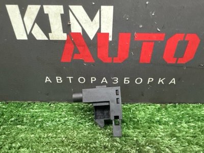 Концевик ручника Volkswagen Polo 2017