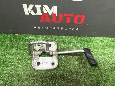 Крюк капота с ручкой Volkswagen Polo 2017