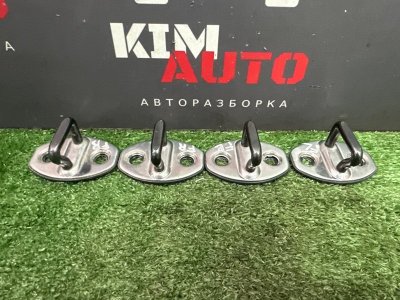 Ответная часть замка двери Volkswagen Polo 2012