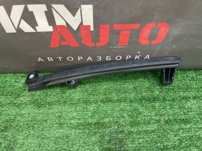 Направляющая стекла двери Hyundai Sonata 7 2018