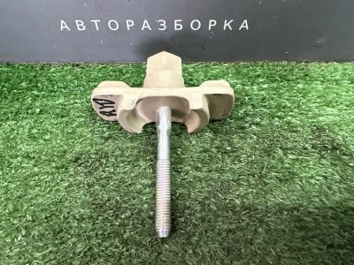 Болт крепления запасного колеса Kia Rio 3 HB 2013