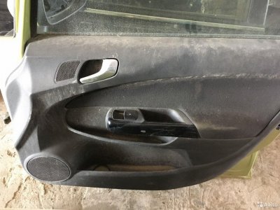 Обшивки передних дверей Opel Corsa D