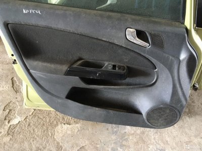 Обшивки передних дверей Opel Corsa D