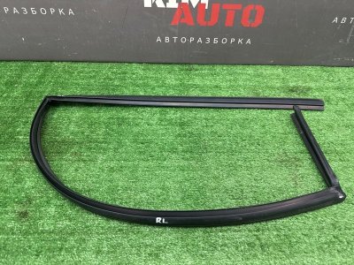 Уплотнитель стекла направляющий Kia Rio 4 2021 FB