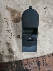 Кнопка стеклоподъемника Opel Astra H