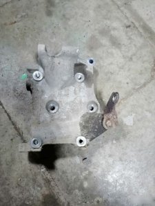 Кронштейн генератора Nissan Primera P12