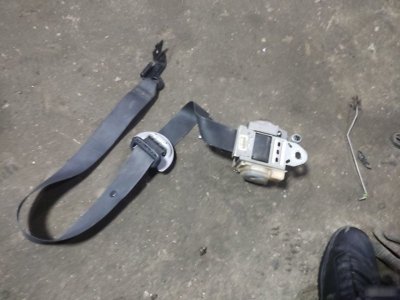 Ремень безопасности Mitsubishi Galant 9