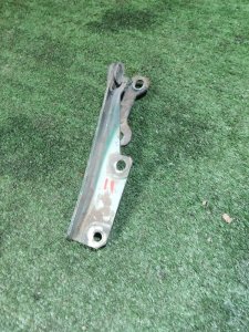 Петля капота Mitsubishi Carisma