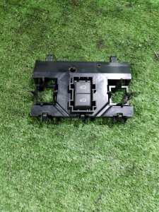 Блок управления люком Land Rover Discovery 2006 3