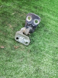 Петля двери Land Rover Discovery 2006 3