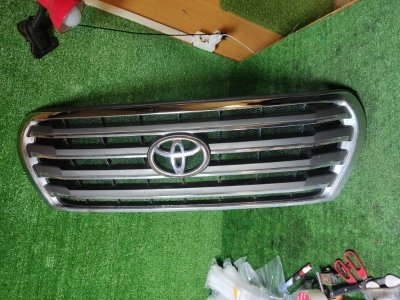 Решетка радиатора Toyota Land Cruiser 2008 200