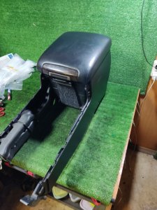 Подлокотник Toyota Land Cruiser 2008 200
