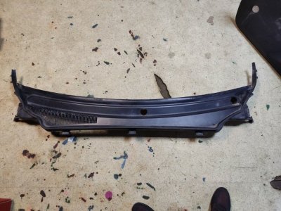 Планка под лобовое стекло Jeep Grand Cherokee 2012 WK2