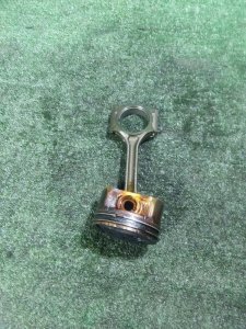 Поршень с шатуном Nissan Serena C26