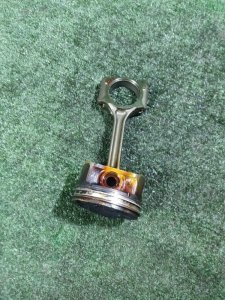 Поршень с шатуном Nissan Serena C26