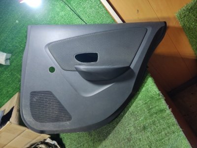 Обшивка двери Nissan Almera 2013 G15