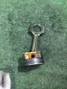 Поршень с шатуном Nissan Serena C26