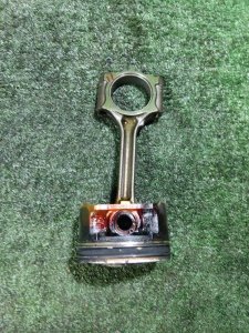 Поршень с шатуном Nissan Serena C26