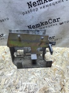 Кронштейн блока управления двигателем Mercedes W124 1994 Седан