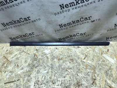 Молдинг двери Mercedes 190 W201