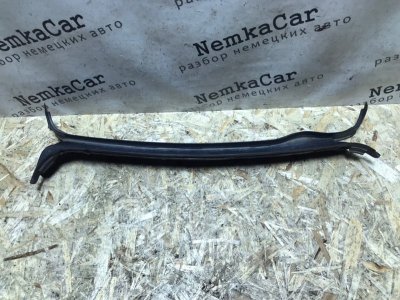 Водосток под жабо Mercedes W124 1993 300CE