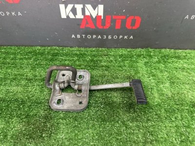 Крюк капота с ручкой Skoda Rapid 2 2021 NK6